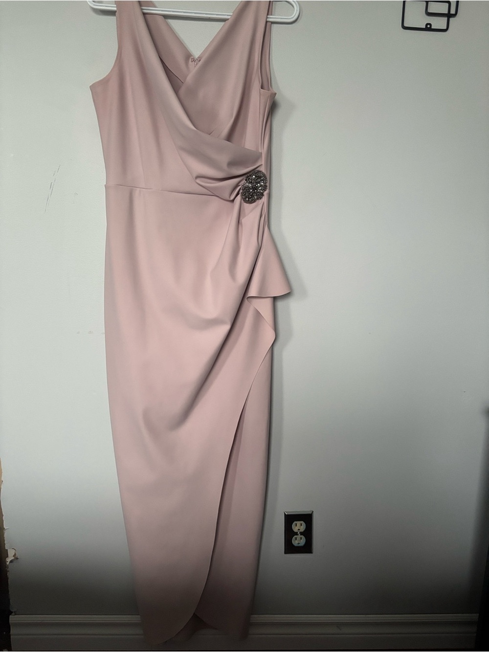 Alex Evenings Blush Pink Sleeveless Wrap-Style Midi Dress with Brooch